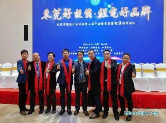 年會現(xiàn)場多位鋰電行業(yè)專家、企業(yè)大咖分享經(jīng)驗(yàn)心得。正業(yè)科技研究院院長梅領(lǐng)亮分享了優(yōu)秀項(xiàng)目申報(bào)經(jīng)驗(yàn)
