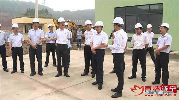 鄧正權(quán)一行深入射洪縣鋰電產(chǎn)業(yè)園調(diào)研，實(shí)地查看了部分入園項(xiàng)目以及園區(qū)基礎(chǔ)設(shè)施建設(shè)情況
