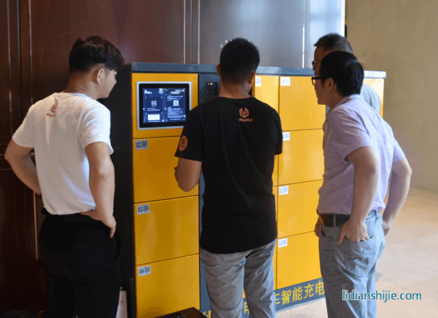 創(chuàng)元萬威智能充電柜引起與會者廣泛關(guān)注