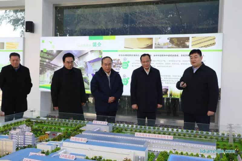 12月22日下午，住棗全國、省和市人大代表來嶧城區(qū)開展會前集中視察活動